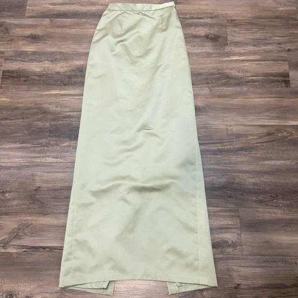 Vintage Floral Embroidered Women's Fancy Dress in Light Green - Picture 10 of 11